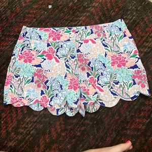 Like new crown and ivy shorts size 8